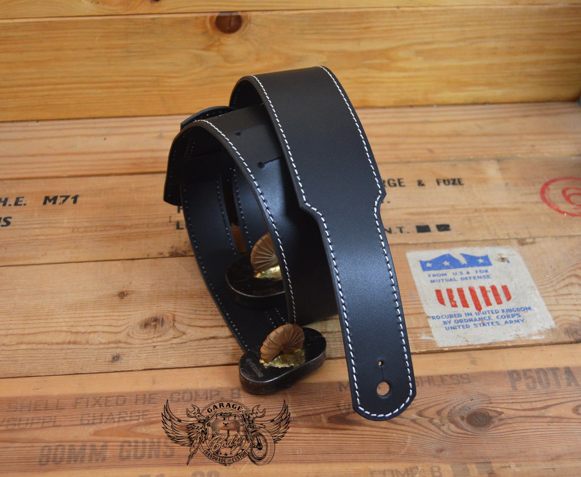 Basic Black Leather Guitar Strap v1.0-ByBodzi-ByBodzi