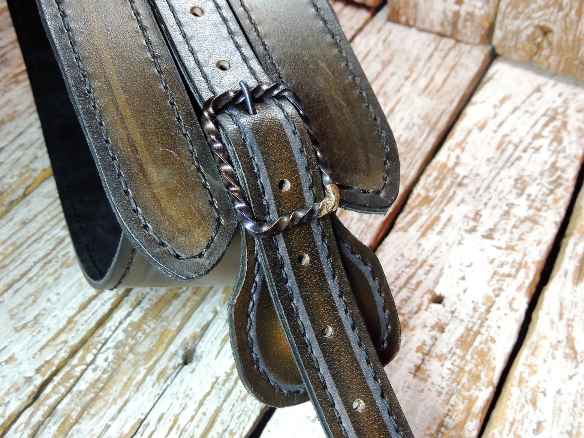 Leather Guitar Strap With Pinstriping-ByBodzi-ByBodzi